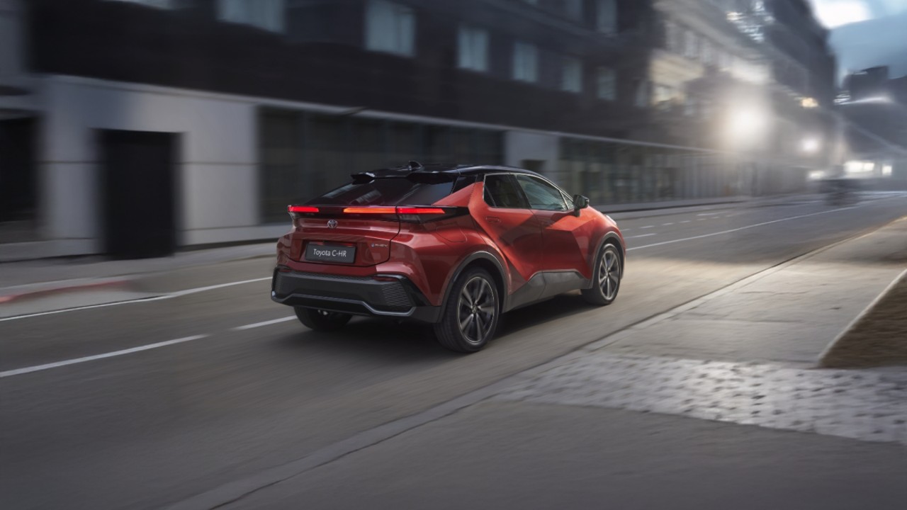 Jeśli hybryda plug-in, to od Toyoty. Marka liderem rynku PHEV